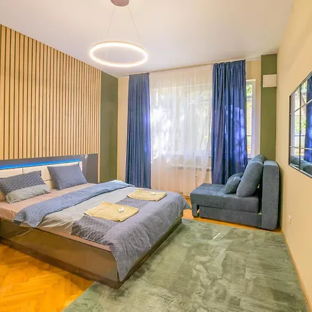 Apartmán 2 Deluxe Apartments, Center Free Parking, 4 Bdr