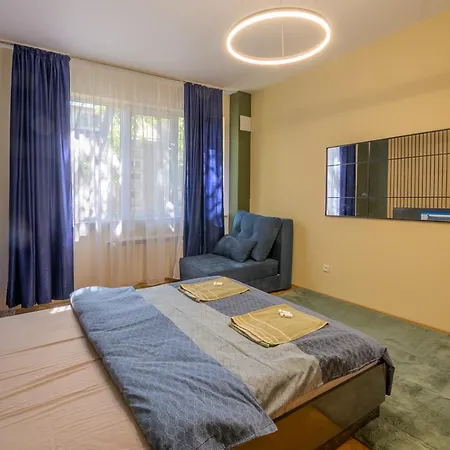 2 Deluxe Apartments, Center Free Parking, 4 Bdr * Sofie