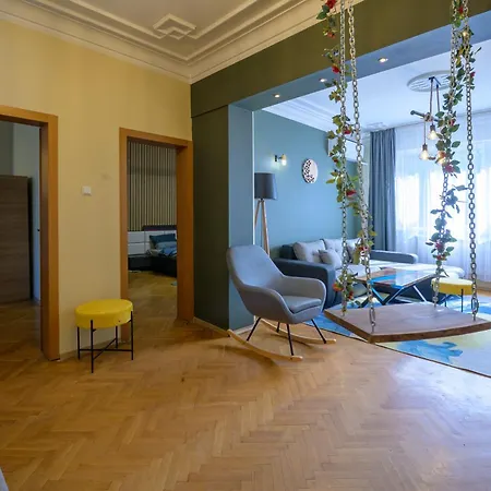 2 Deluxe Apartments, Center Free Parking, 4 Bdr Apartmán *