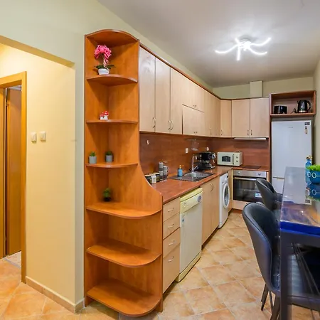 Apartmán 2 Deluxe Apartments, Center Free Parking, 4 Bdr *