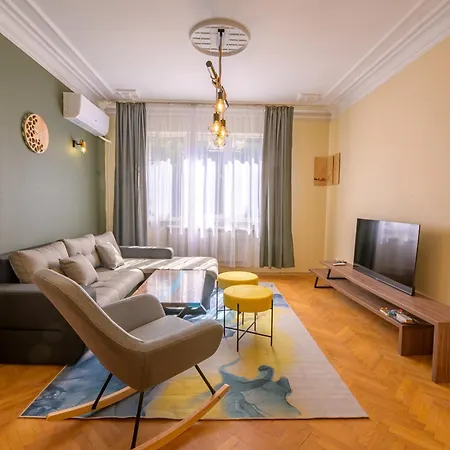 2 Deluxe Apartments, Center Free Parking, 4 Bdr Apartmán *