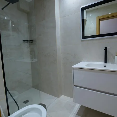 Apartmán 2 Deluxe Apartments, Center Free Parking, 4 Bdr *