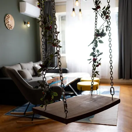 2 Deluxe Apartments, Center Free Parking, 4 Bdr *