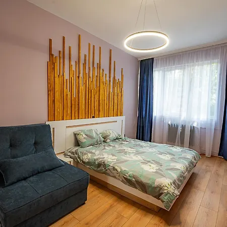 아파트 2 Deluxe Apartments, Center Free Parking, 4 Bdr *