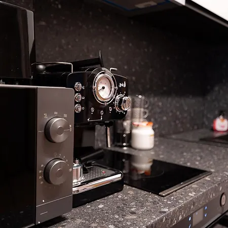 2 Deluxe Apartments, Center Free Parking, 4 Bdr