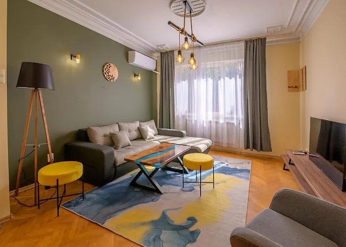 2 Deluxe Apartments, Center Free Parking, 4 Bdr