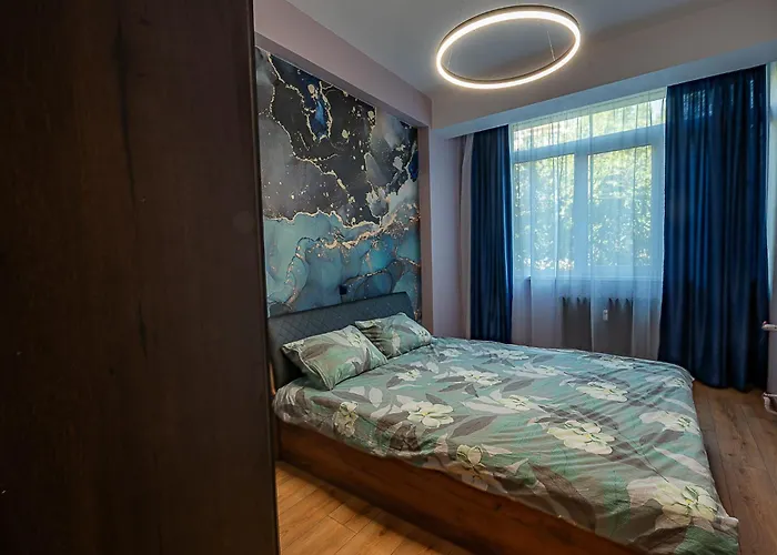 アパート 2 Deluxe Apartments, Center Free Parking, 4 Bdr ソフィア