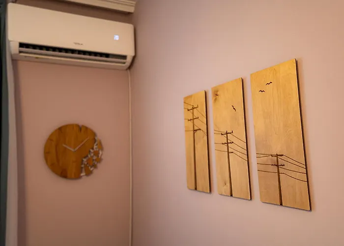 2 Deluxe Apartments, Center Free Parking, 4 Bdr *