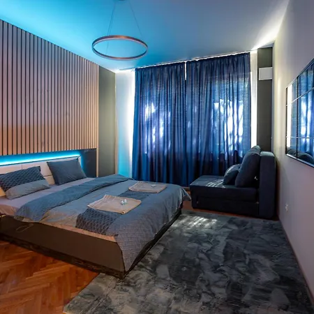 2 Deluxe Apartments, Center Free Parking, 4 Bdr *